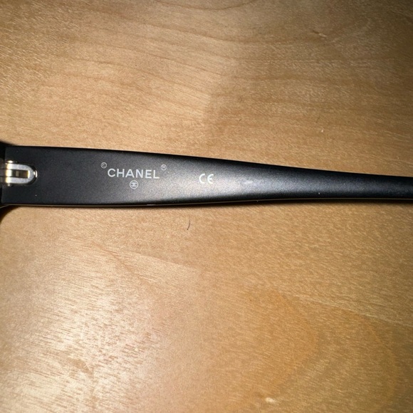 Gorgeous Authentic Chanel sunglasses - Picture 12 of 15